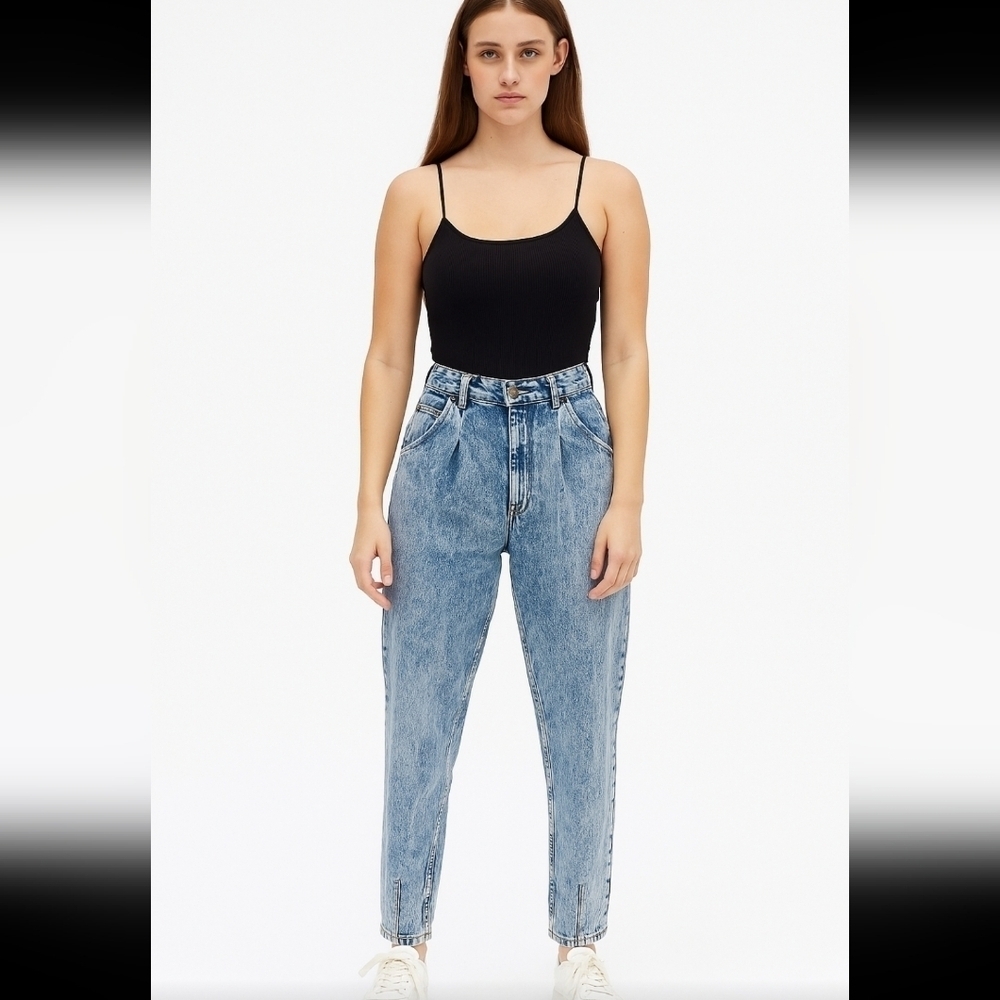 BDG Womens Acid Washed 90s Vintage Inspired Pleated Taper Leg High Waist Jean 27